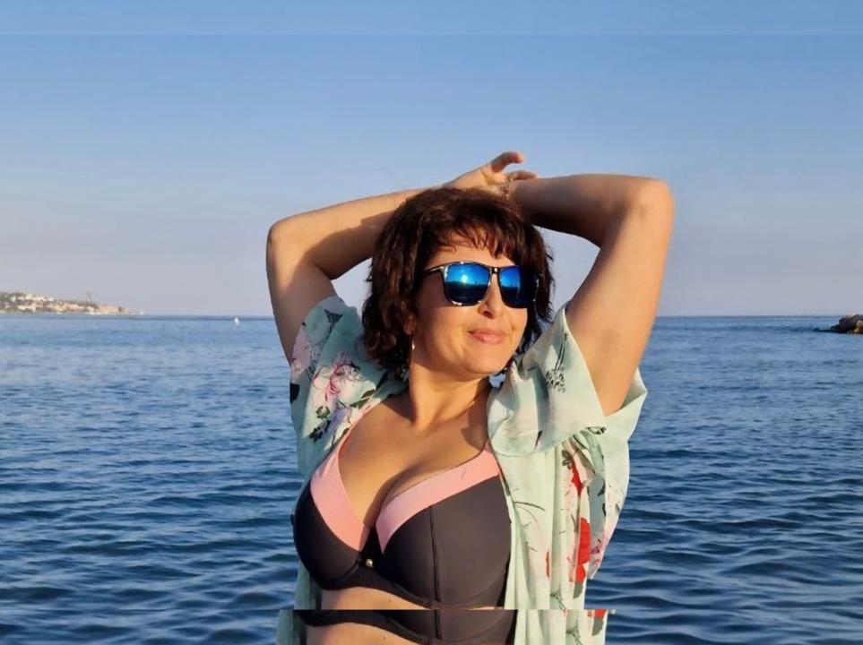 Webcam chat profile for strawberrry: Outfits