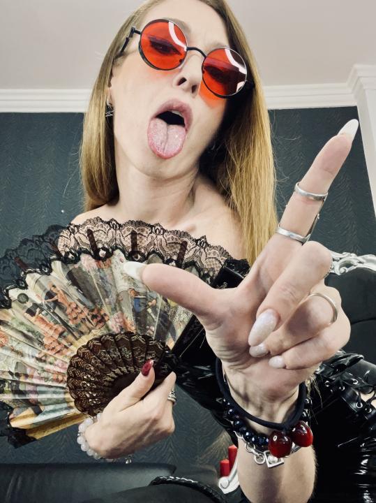 Webcam chat profile for LeaAmdis: Dominatrix