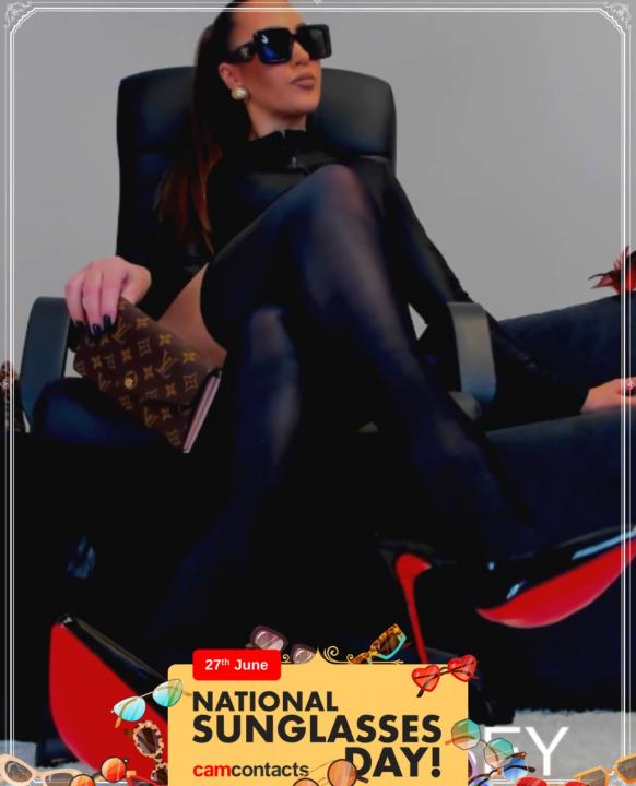 Webcam chat profile for LanaDominaVIP: Kissing