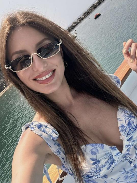 Webcam chat profile for CrystalPetal