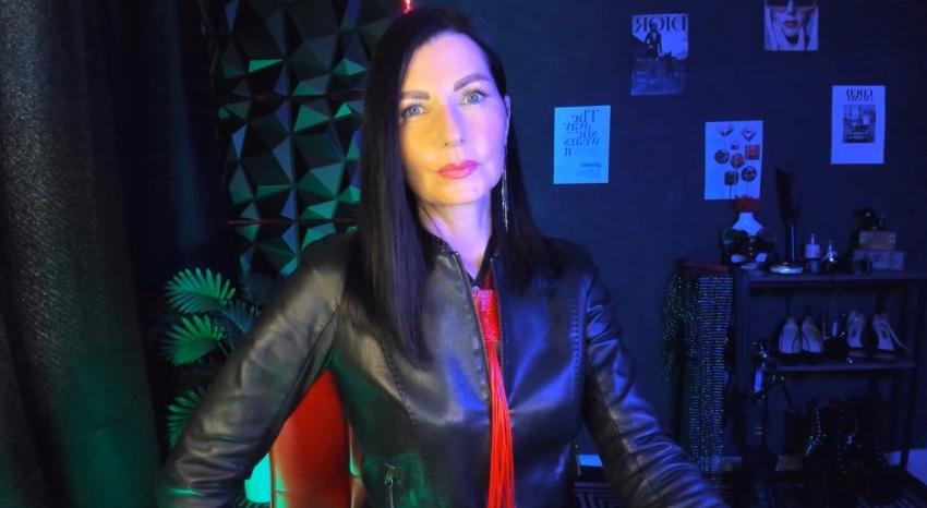 Webcam chat profile for MonicaCheerful: Dominatrix