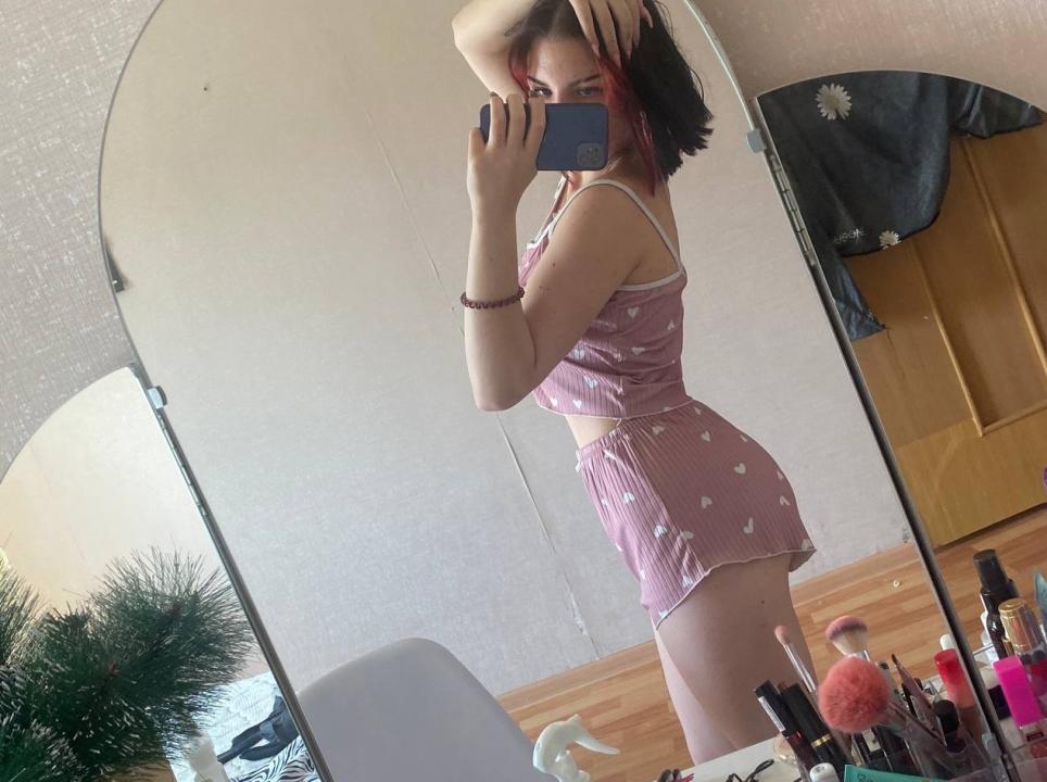 Webcam chat profile for Oriana