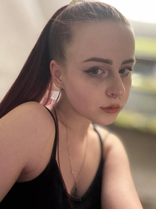 Webcam chat profile for GloriaA: Fitness