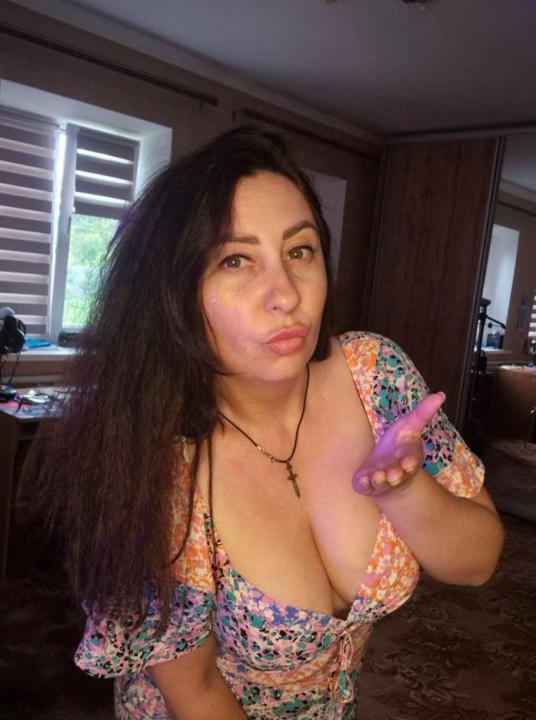 Webcam chat profile for HottieWoman