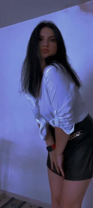 Webcam chat profile for ClassyVibes: Ask about my Hobbies