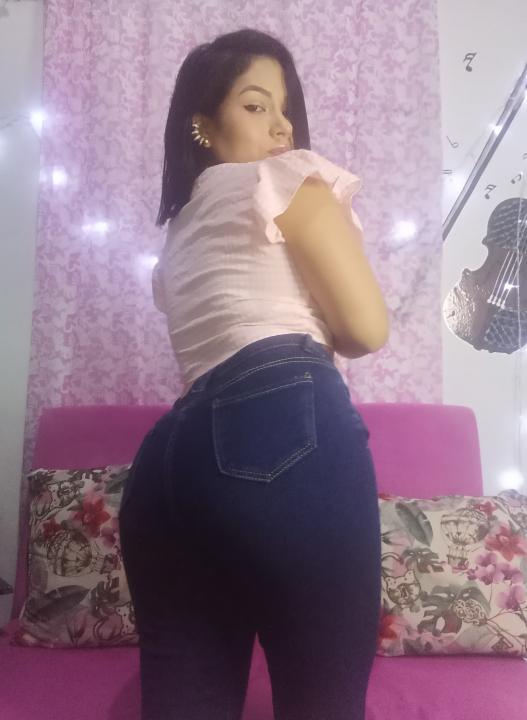 Webcam chat profile for Liasmith: Legs, feet & shoes