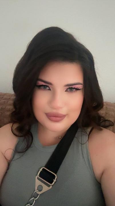 Webcam chat profile for LisichkaGirl: Legs, feet & shoes