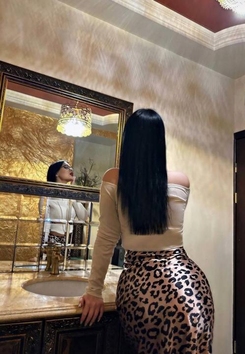 Webcam chat profile for SabinnA: Piercings & tattoos
