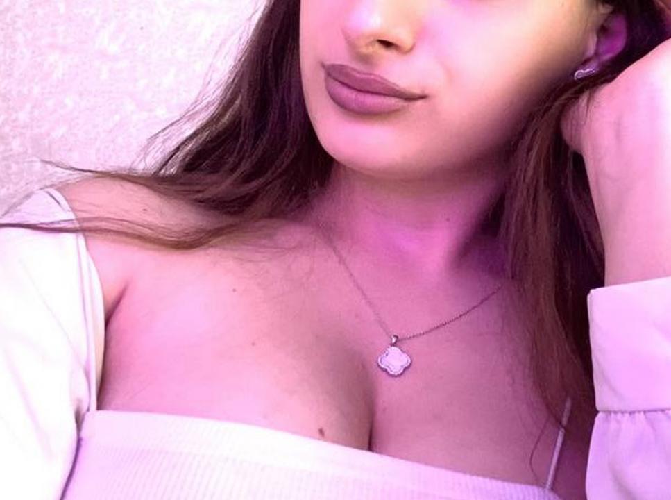 Webcam chat profile for PssJasmine: Legs, feet & shoes