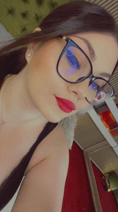 Webcam chat profile for OliviaNoir: Legs, feet & shoes
