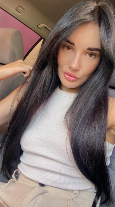 Webcam chat profile for NymiraShade: Ask about my Hobbies