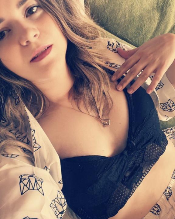 Webcam chat profile for KosmosGirl: Cooking