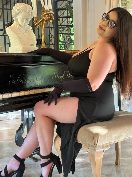 Webcam chat profile for AriaRussell: Legs, feet & shoes