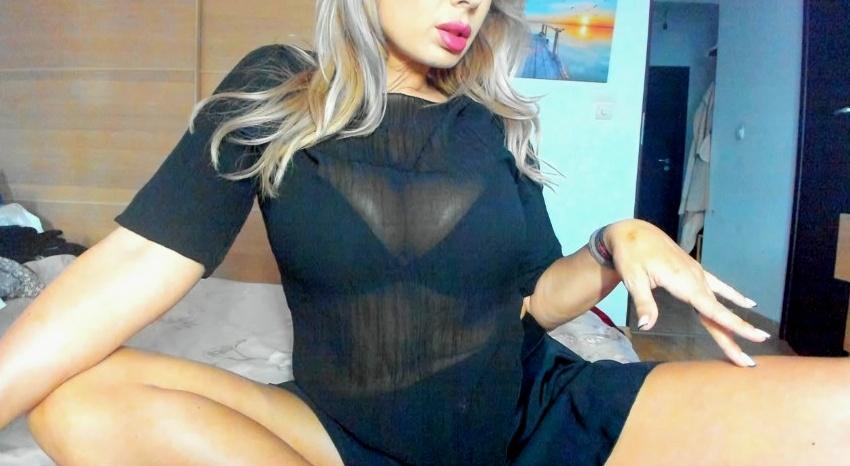 Webcam chat profile for MeMarrisson: Kissing
