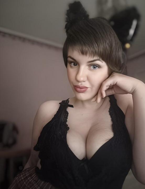 Webcam chat profile for MoonlitSiren
