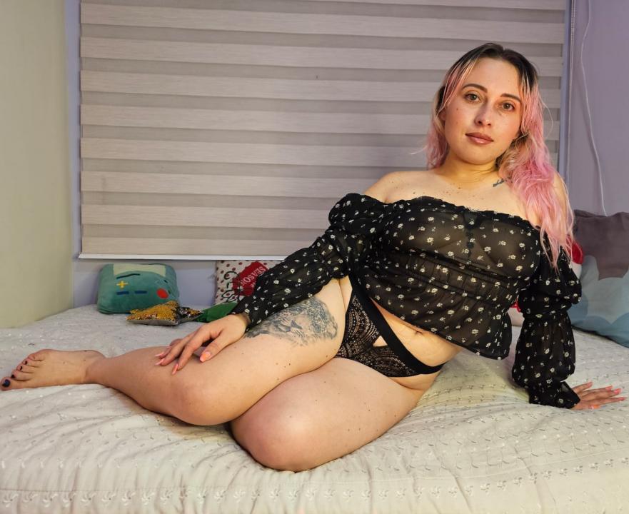 Webcam chat profile for Misscharlot: Exhibition