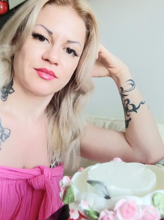 Webcam chat profile for Vladaaaaa: Legs, feet & shoes