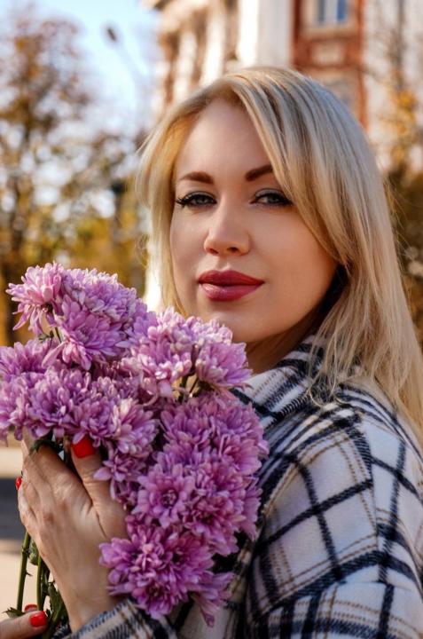 Webcam chat profile for ElanoraGrace: Exercise