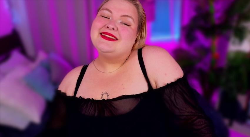 Webcam chat profile for EllaBigBabe: Leather