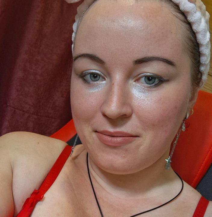 Webcam chat profile for sweetcandymmm: Smoking