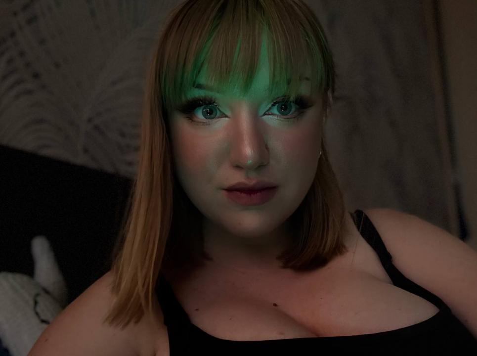 Webcam chat profile for LunaShine: Leather