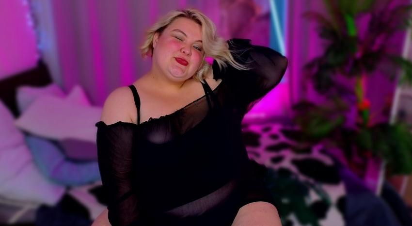 Webcam chat profile for EllaBigBabe: Leather