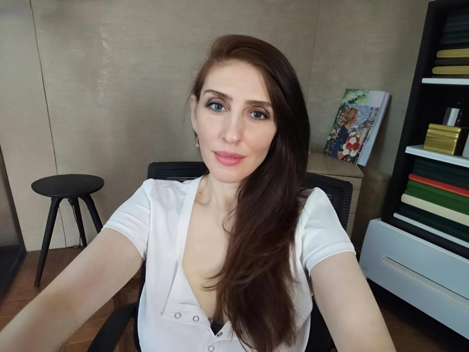 Webcam chat profile for CandiCole: Legs, feet & shoes