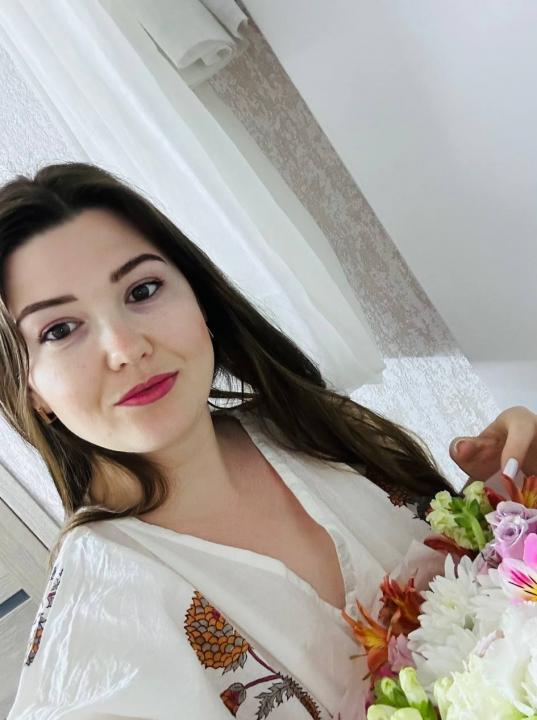 Webcam chat profile for TatiAllure: Nails