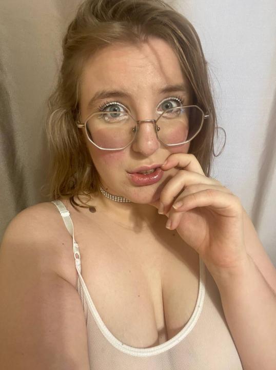 Webcam chat profile for SweetLippen: Leather