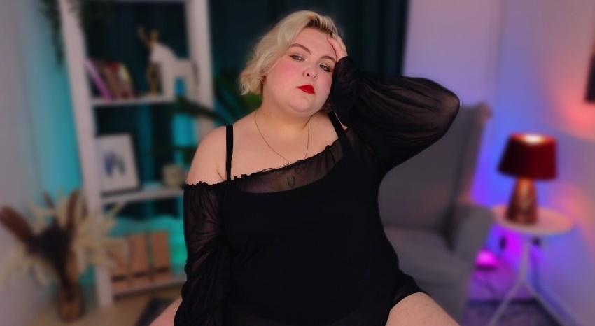 Webcam chat profile for EllaBigBabe: Leather