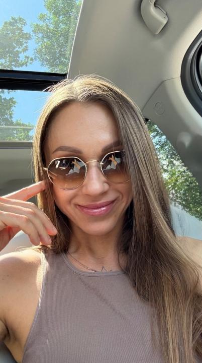 Webcam chat profile for LeilaLove: Travel