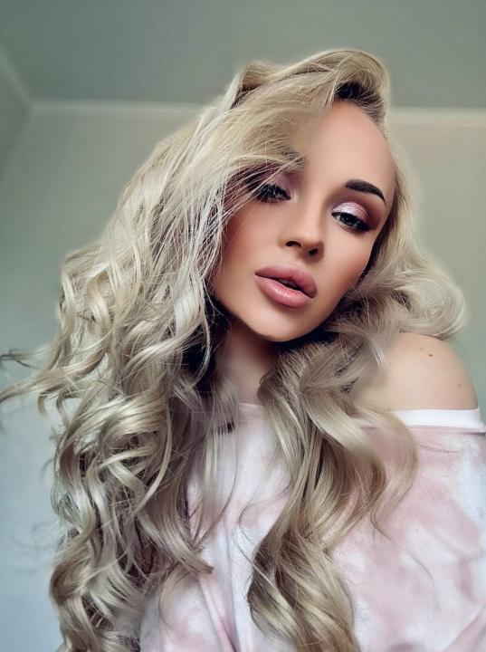 Webcam chat profile for Julietta25