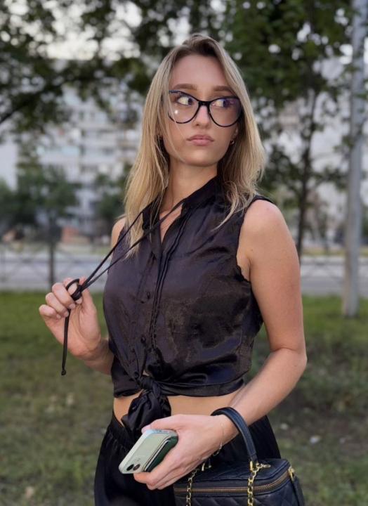 Webcam chat profile for HotttAngelll: Leather