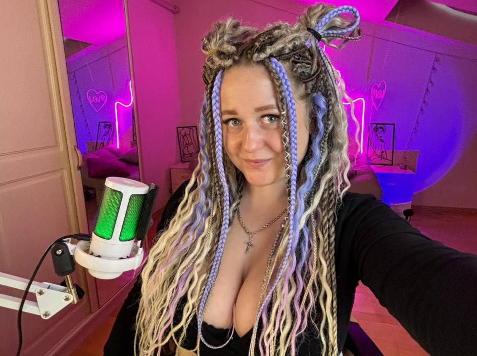 Webcam chat profile for LizzyShine: Fitness