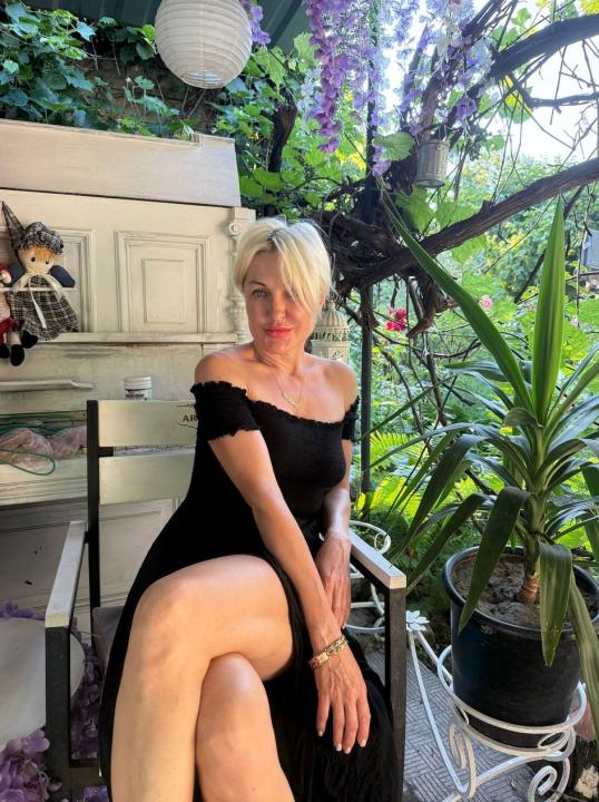 Webcam chat profile for Rosi: Ask about my Hobbies