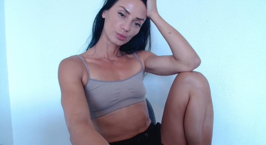 Webcam chat profile for StrongSexyLady: Dominatrix