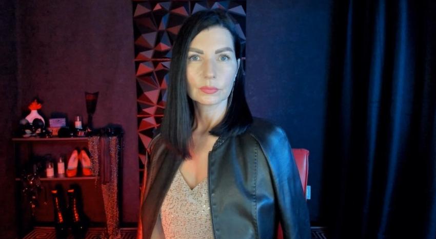 Webcam chat profile for MonicaCheerful: Dominatrix