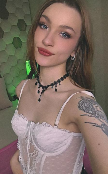 Webcam chat profile for PollyHolly: Ask about my other interests