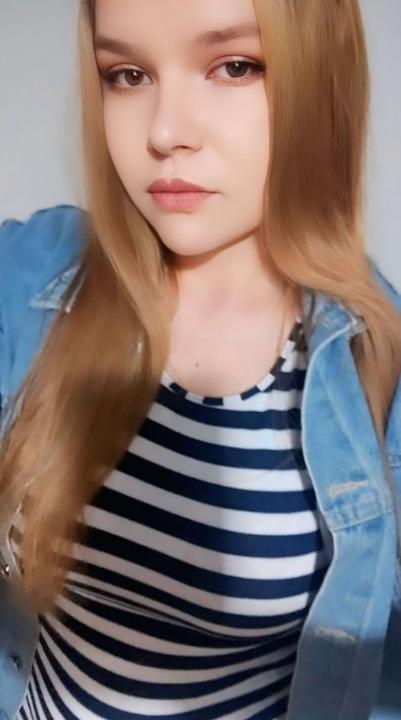 Webcam chat profile for HoneyBee: Ask about my Hobbies