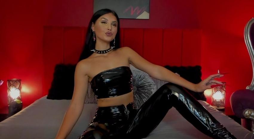 Webcam chat profile for LeaNoire: Dominatrix