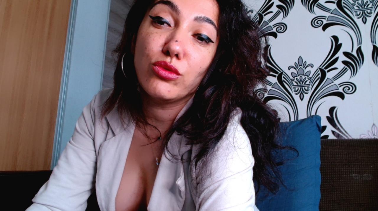 Webcam chat profile for NaughtyLady: Leather