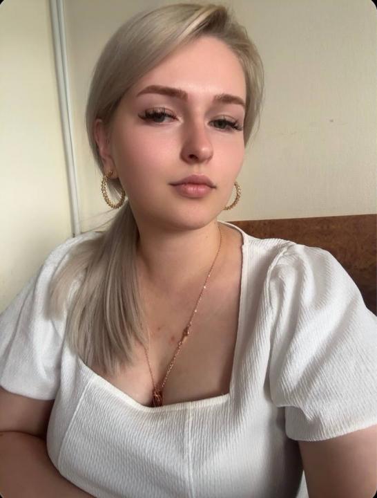 Webcam chat profile for LunaFey: Ask about my Hobbies