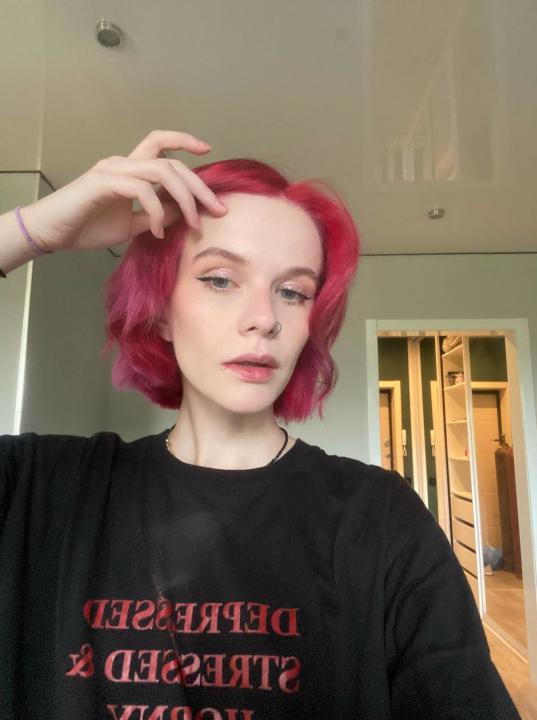 Webcam chat profile for SofaTat: Dancing