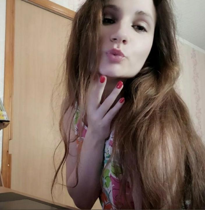 Webcam chat profile for MissLollipop: Strip-tease