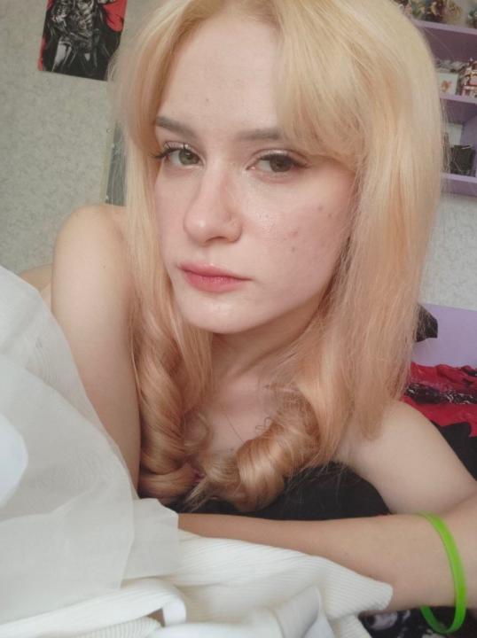Webcam chat profile for Mirai: Ask about my Hobbies