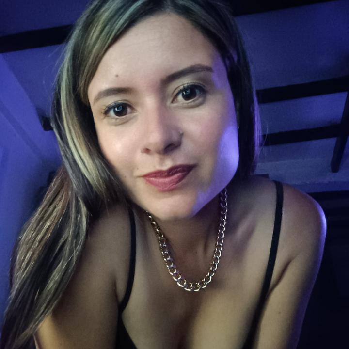 Webcam chat profile for Julieta93: Exhibition