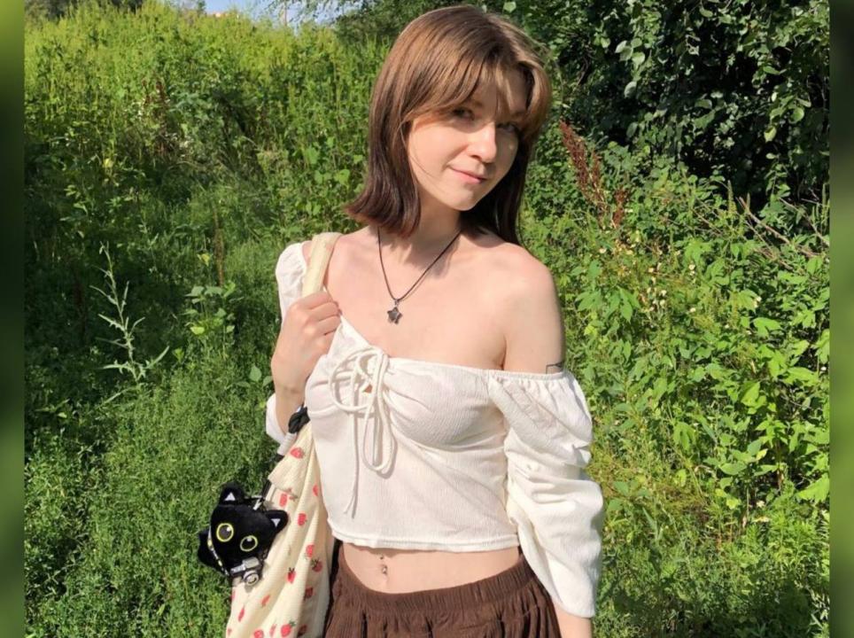 Webcam chat profile for Varia: Ask about my Hobbies