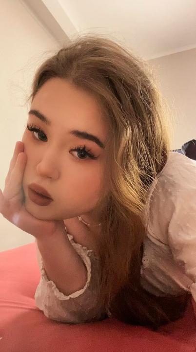 Webcam chat profile for BabyyCheril: Legs, feet & shoes
