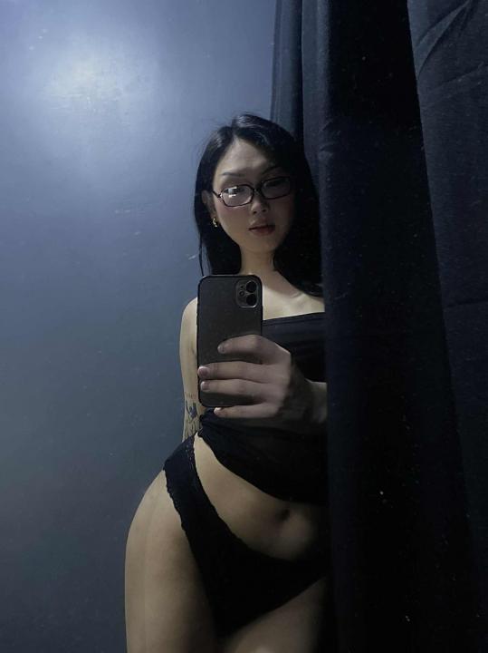 Webcam chat profile for AddilynMax: Bondage & discipline