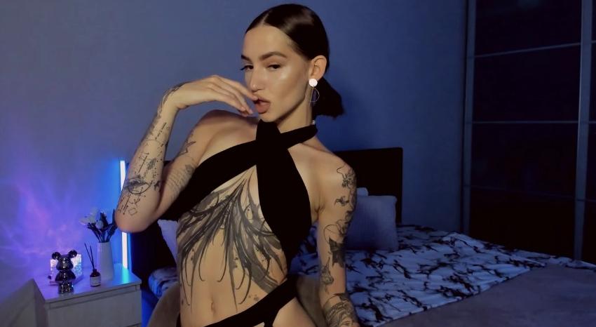 Webcam chat profile for SophieKiss: Leather
